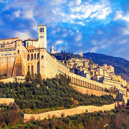 Suite Comunicanti, Tra Antico E Moderno อัสซิซี ภายนอก รูปภาพ