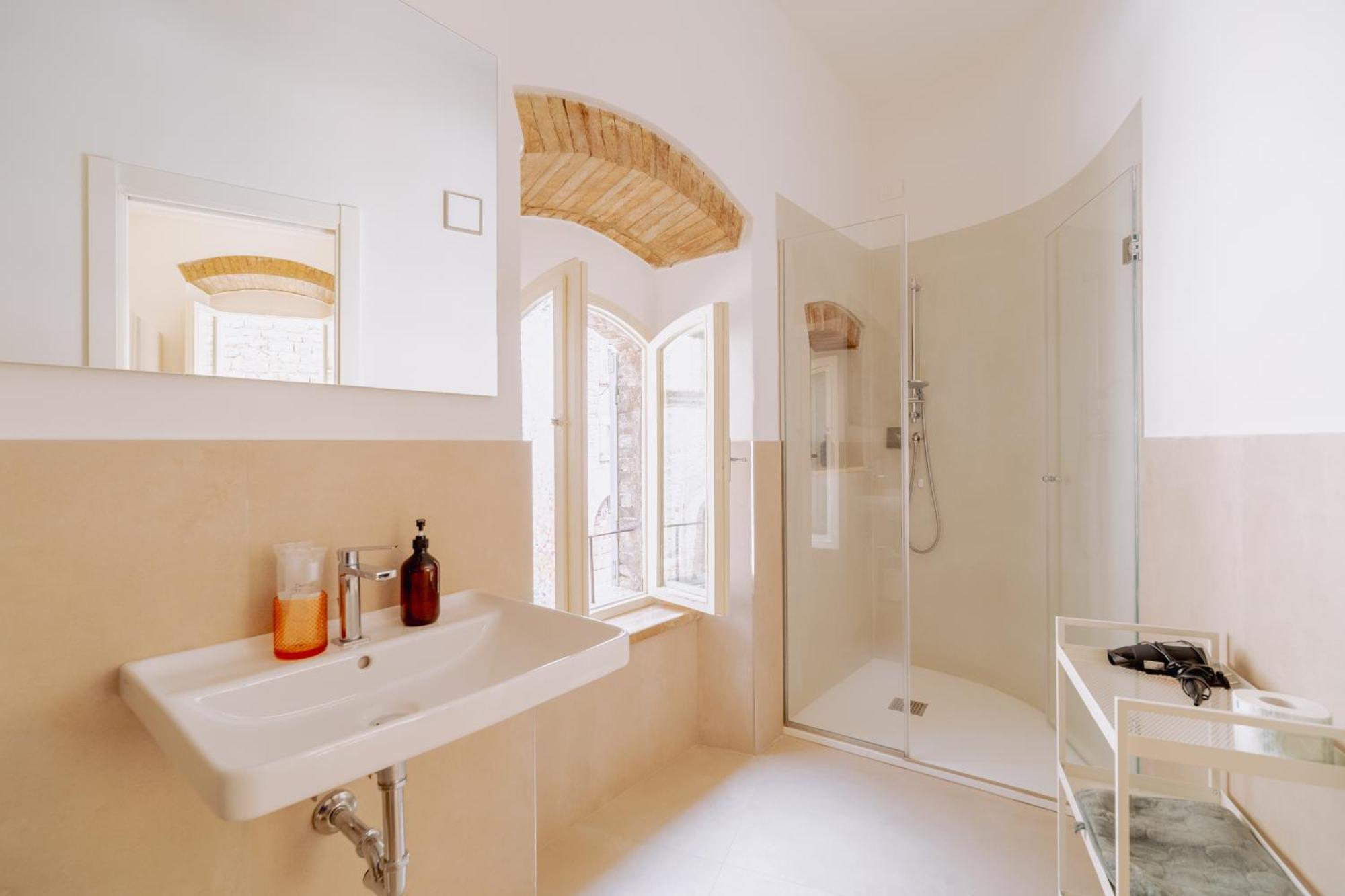 Suite Comunicanti, Tra Antico E Moderno อัสซิซี ภายนอก รูปภาพ
