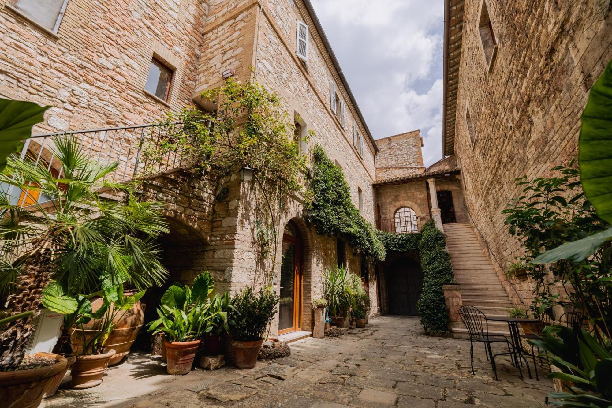 Suite Comunicanti, Tra Antico E Moderno อัสซิซี ภายนอก รูปภาพ